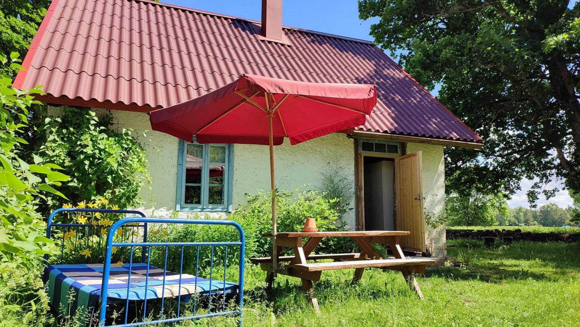 Maison d'hôtes Viini Puhkemaja à Mustjala Extérieur photo